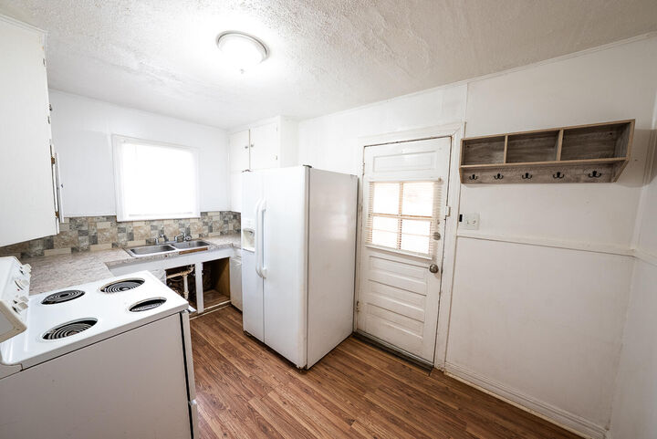 Property Photo: 114 Avenue V TX 79415