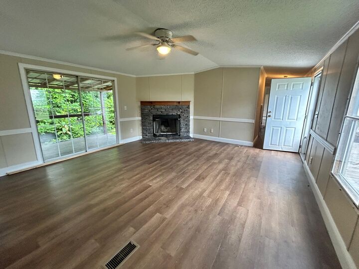 Property Photo: 376 Cumberland Drive KY 42518