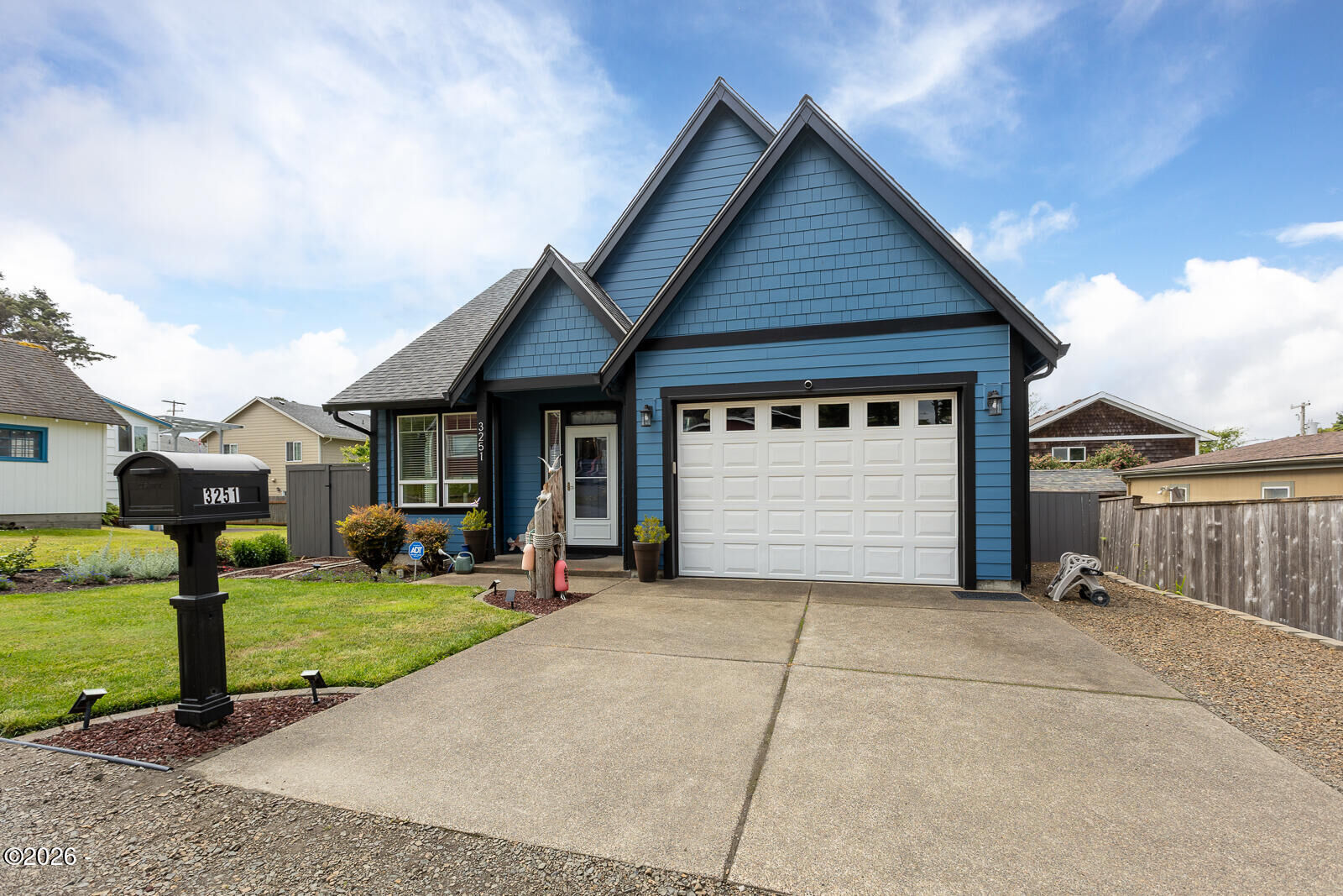 Property Photo:  3251 NW Neptune Avenue  OR 97367 
