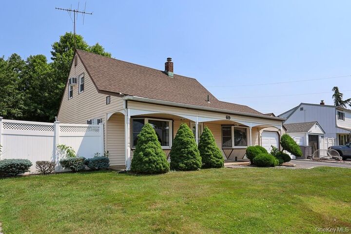 Property Photo:  69 Corncrib Lane  NY 11756 