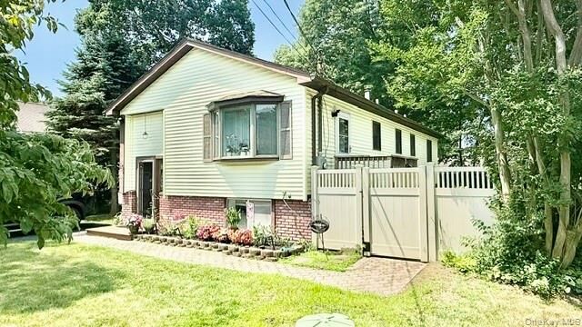Property Photo:  26 Robinwood Street  NY 11950 
