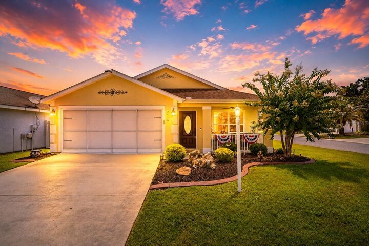 Property Photo: 12416 NE 48th Loop FL 34484