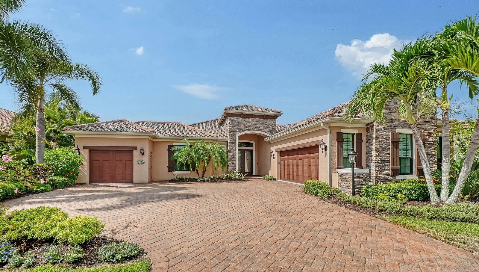 Property Photo:  7640 Haddington Cove  FL 34202 