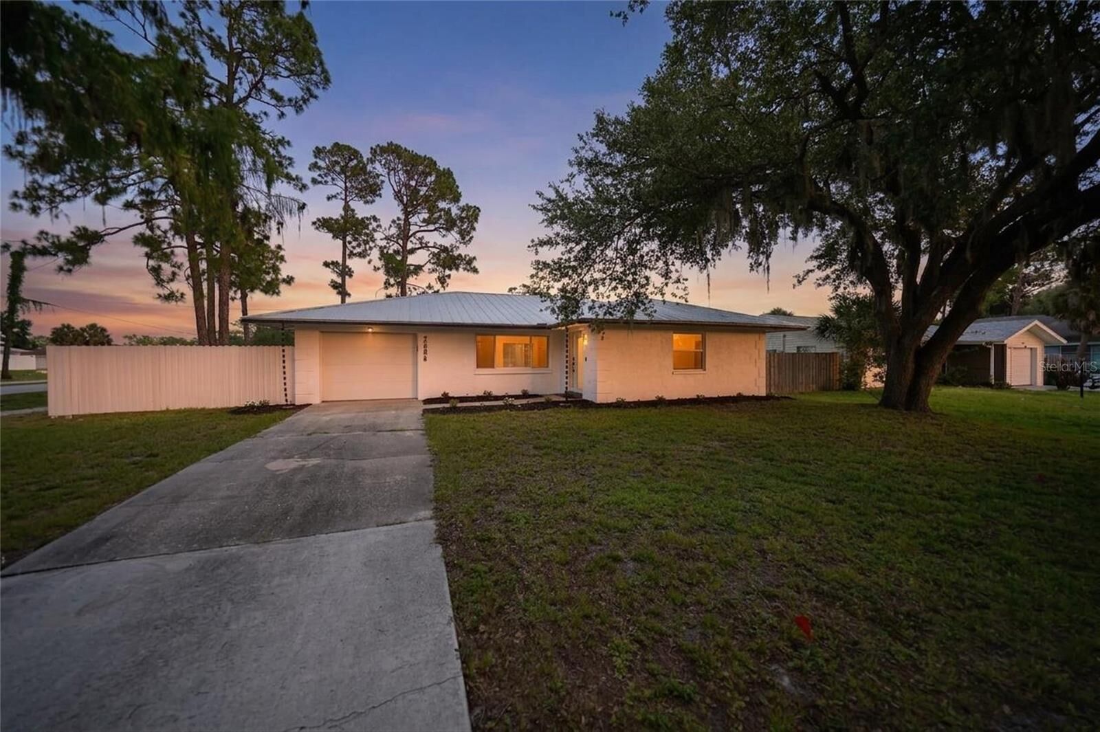 Property Photo:  2506 Lakeshore Circle  FL 33952 