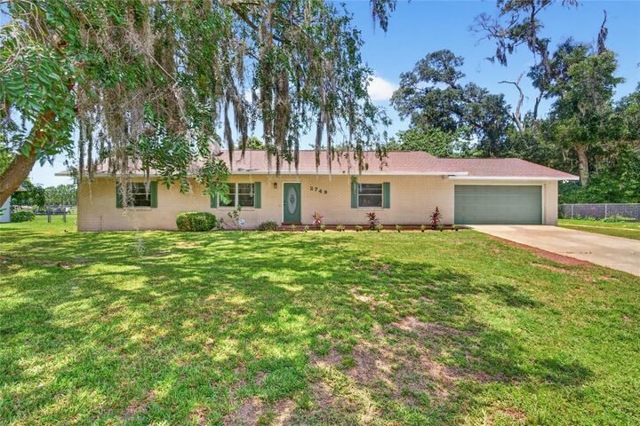 Property Photo: 2749 NE 60th Lane FL 34479