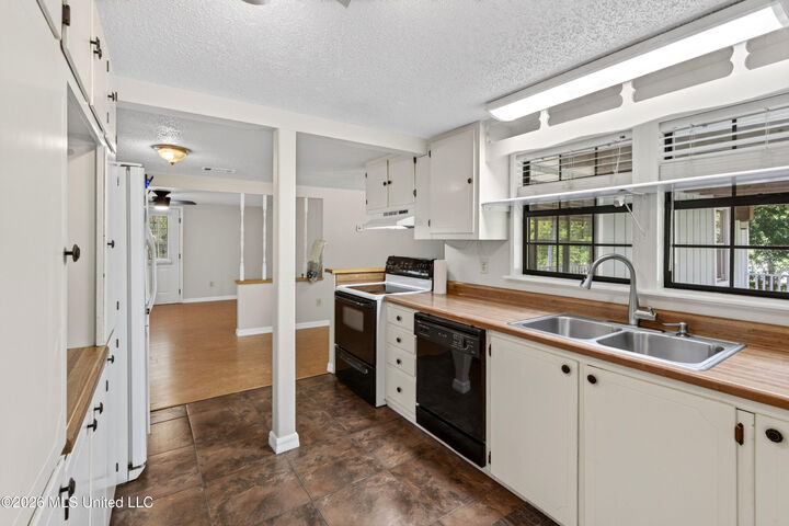 Property Photo: 2205 Guillotteville Road MS 39553
