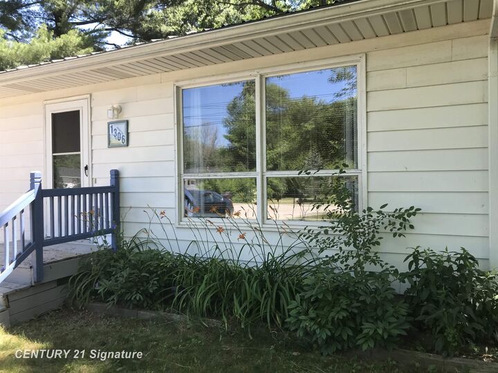Property Photo: 1306 Glen MI 48640