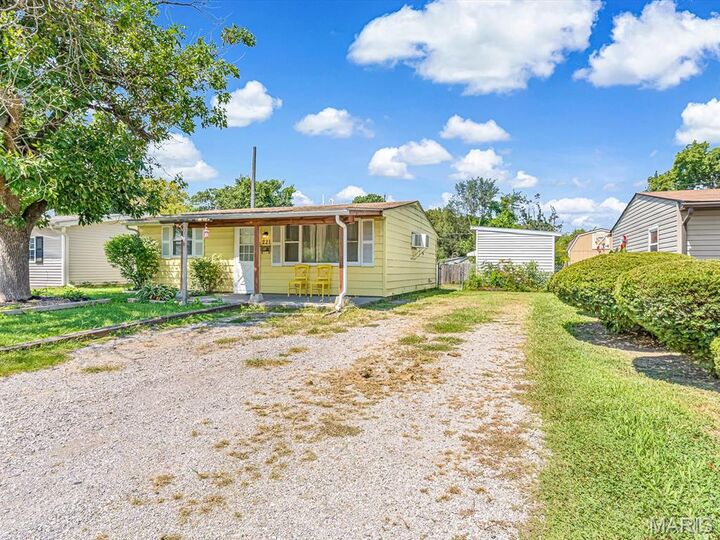 Property Photo: 221 Saint John Drive IL 62206