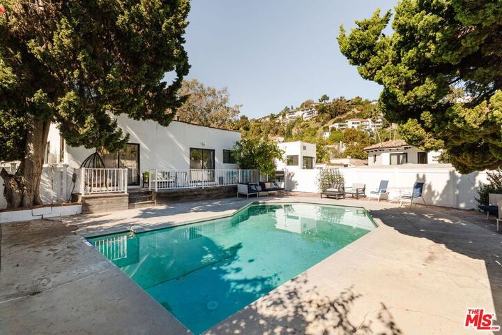 Property Photo:  2060 High Tower Drive  CA 90068 
