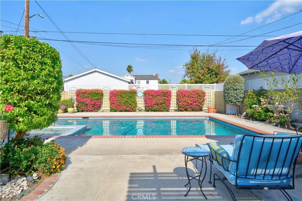 Property Photo: 1426 N Buena Vista CA 91505