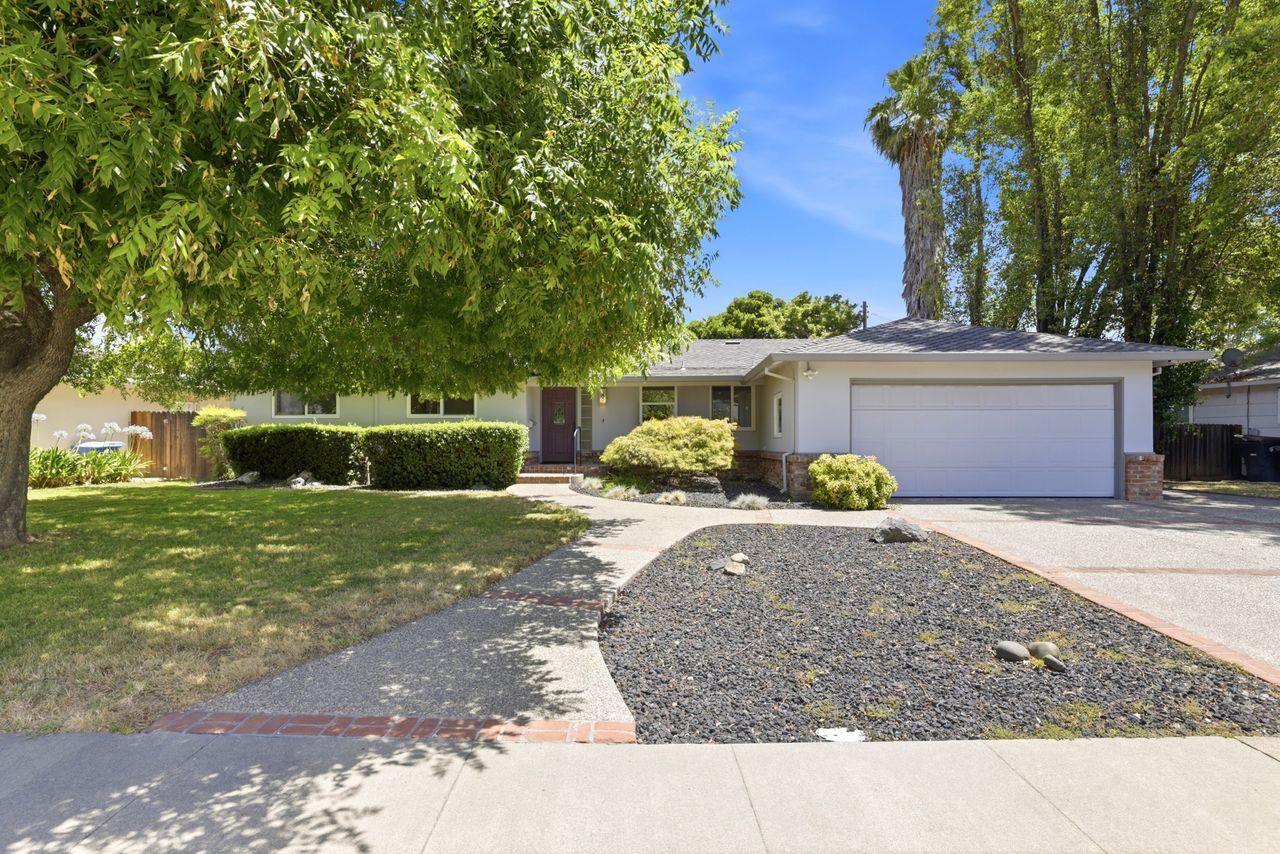 Property Photo:  800 Piedmont Drive  CA 95822 