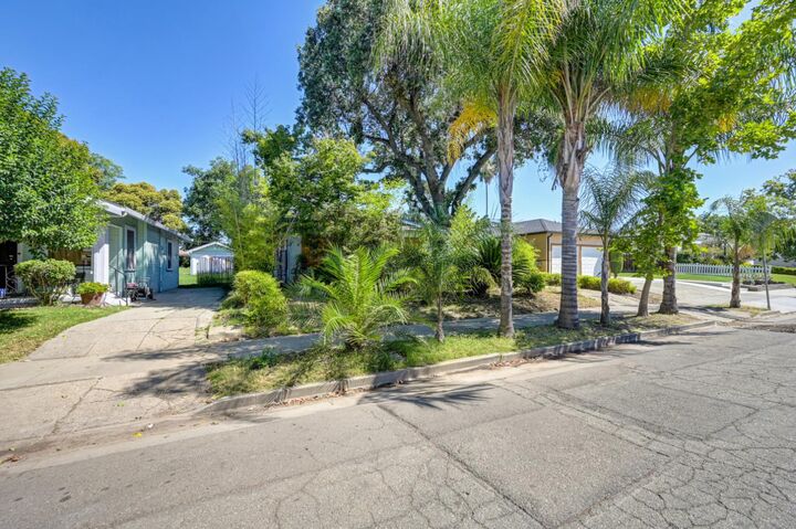 Property Photo: 1525 W Flora Street CA 95203