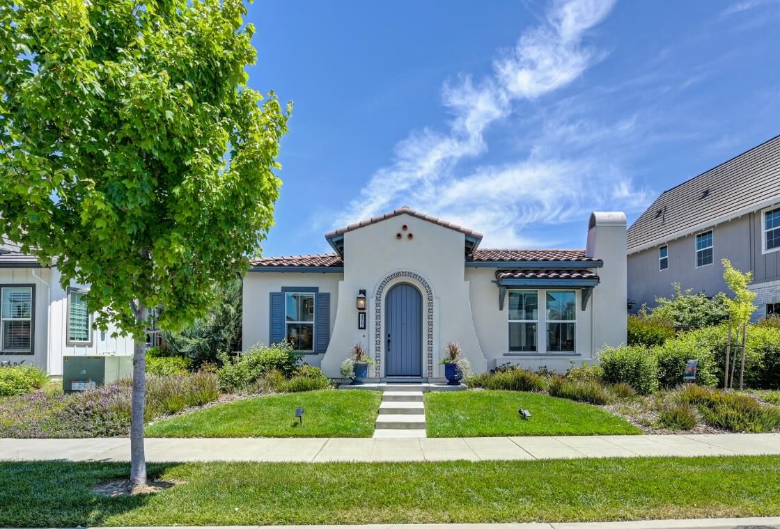 Property Photo:  3017 Bedford Falls Way  CA 95818 