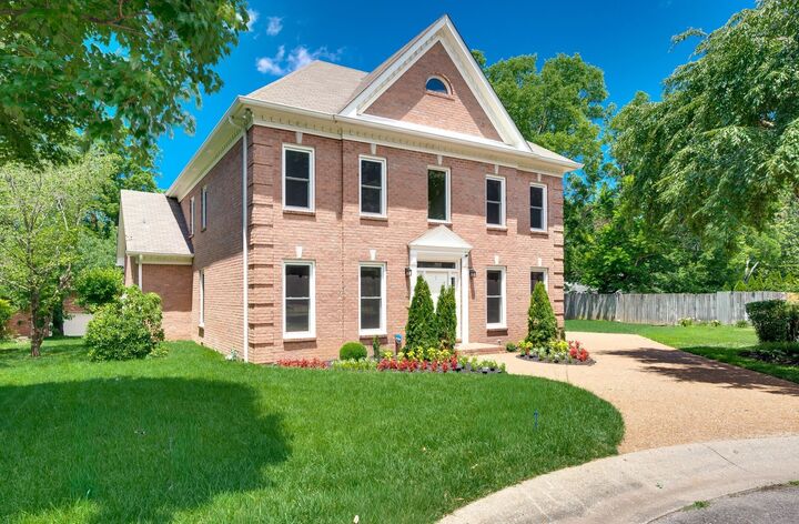 Property Photo:  1605 Ardenwood Ct  TN 37215 