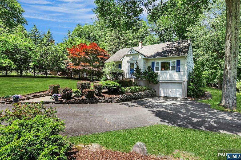 Property Photo:  522 Helena Avenue  NJ 07481 