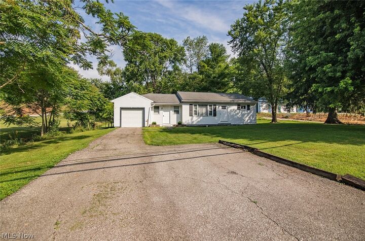 Property Photo:  2106 Harris Highway  WV 26181 