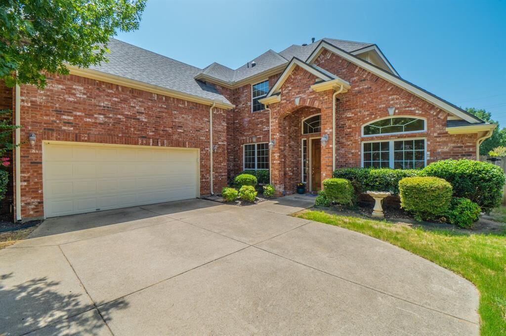 Property Photo: 904 Ascension Drive TX 76053