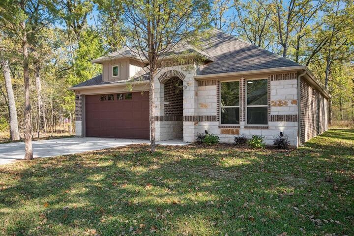Property Photo:  208 Driftwood Drive  TX 75163 