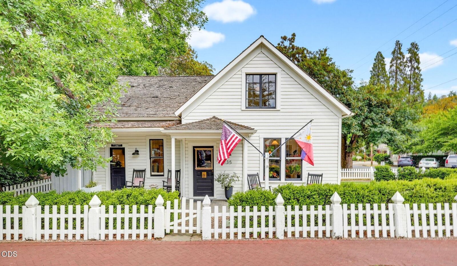 Property Photo: 135 S 3rd Street OR 97530