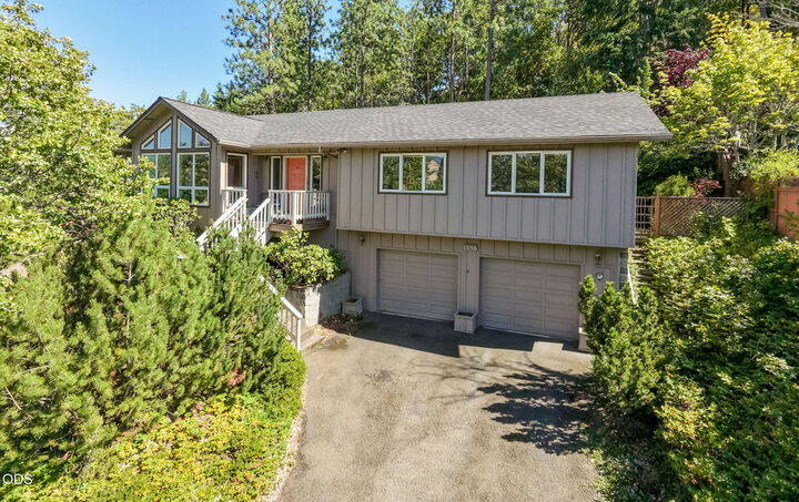 Property Photo: 1536 Pinecrest Terrace OR 97520