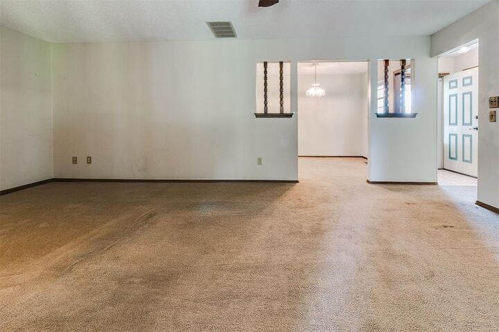 Property Photo: 1013 S Morgan Drive OK 73160