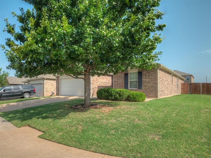 Property Photo: 2401 NW 194th Street OK 73012