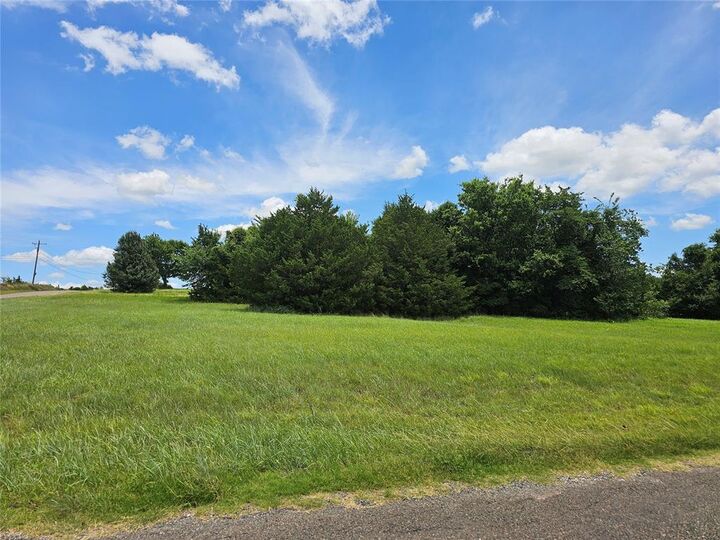 Property Photo: Walnut Creek Trail OK 73080