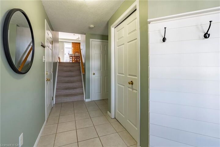 Property Photo: 26 Chantilly Street ON N2R 1V6