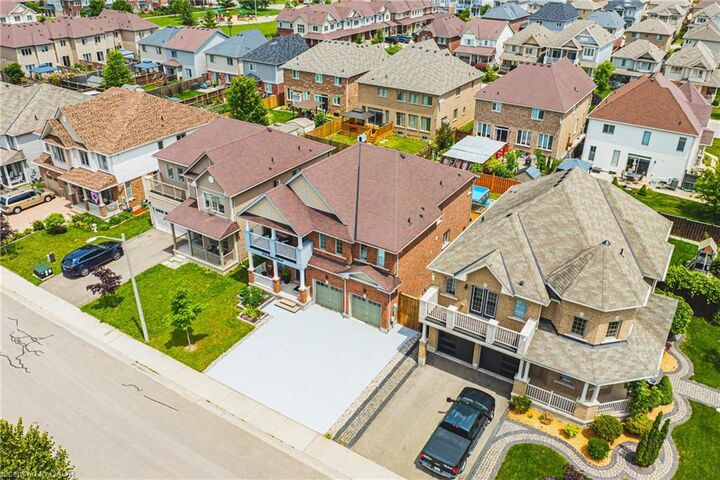 Property Photo:  8776 Dogwood Crescent  ON L2H 0L1 