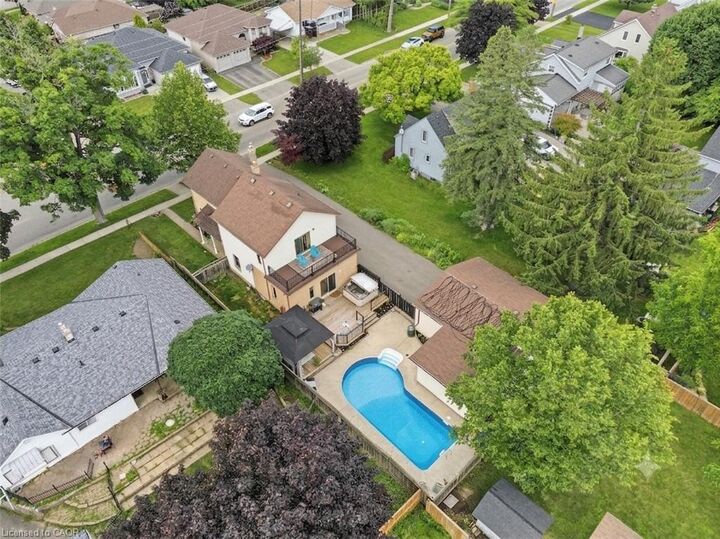Property Photo:  32 Clench Avenue  ON N3T 1B6 