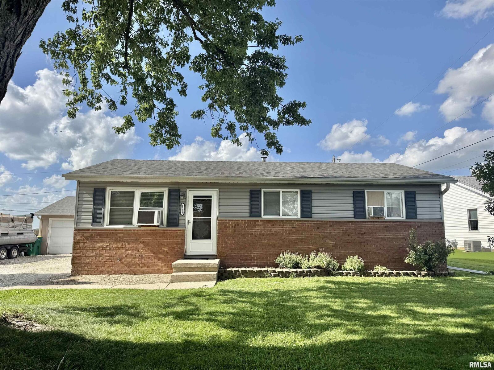 Property Photo:  1865 Bluebird Drive  IL 61401 