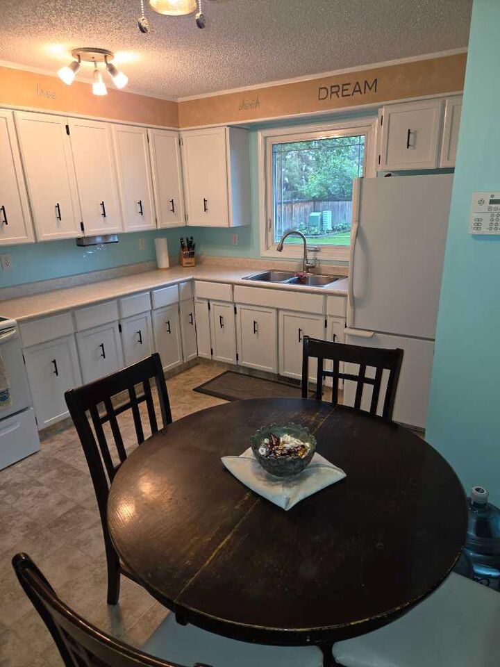 Property Photo:  3509 47 Avenue  SK T9V 1K9 