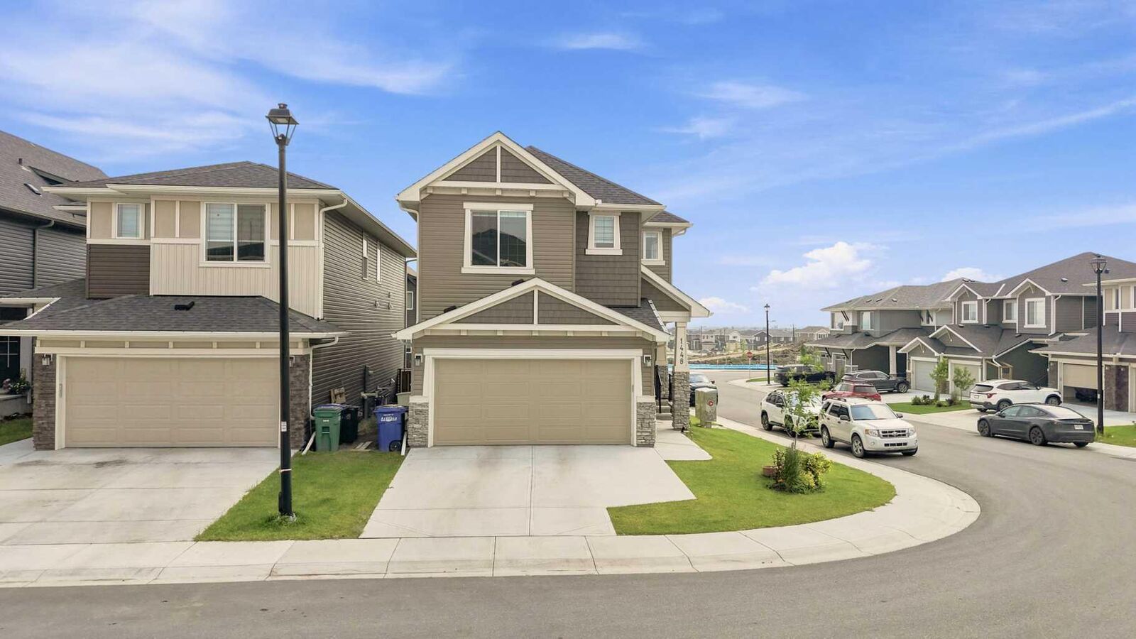 Property Photo:  1448 Bayview Point SW  AB T4B 5K2 