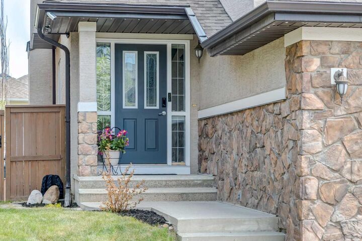 Property Photo:  16A Tusslewood Drive NW  AB T3L 0B1 