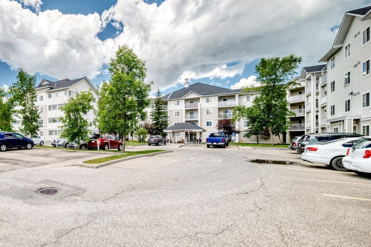 Property Photo:  6224 17 Avenue 1107  AB T2A 7X8 