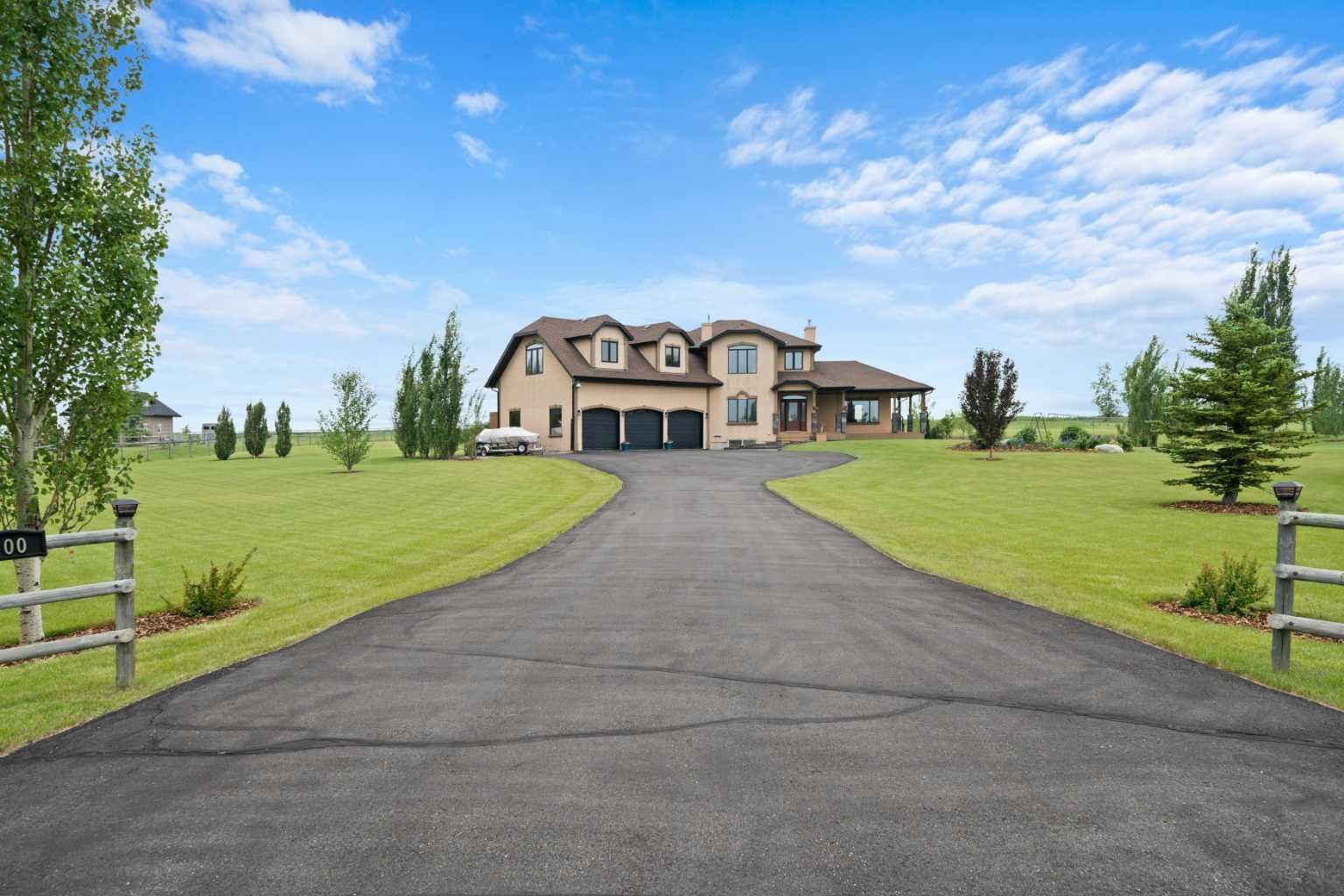 Property Photo: 100 Ravencrest Drive AB T1S 0E8