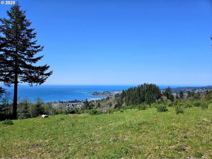 Property Photo: Harbor Hills Hts 308 OR 97415