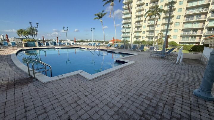 Property Photo:  3020 NE 32nd Avenue 623  FL 33308 