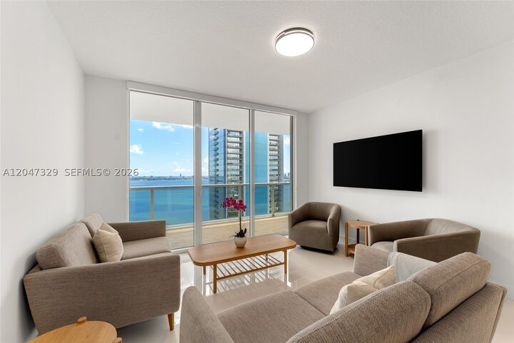 Property Photo:  600 NE 27th St 2904  FL 33137 