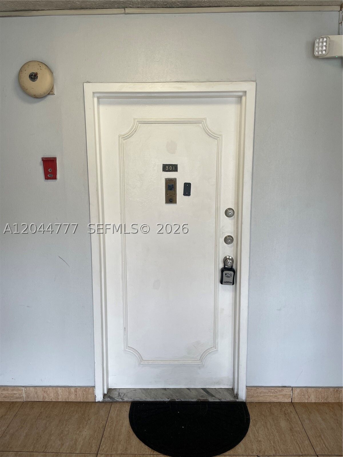 Property Photo:  13685 NE 10th Ave 301  FL 33161 