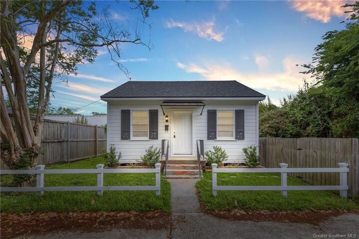 Property Photo: 707 Division Street LA 70601