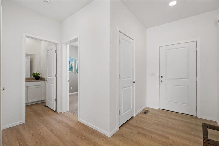 Property Photo:  710 E 4th St  WA 99006 