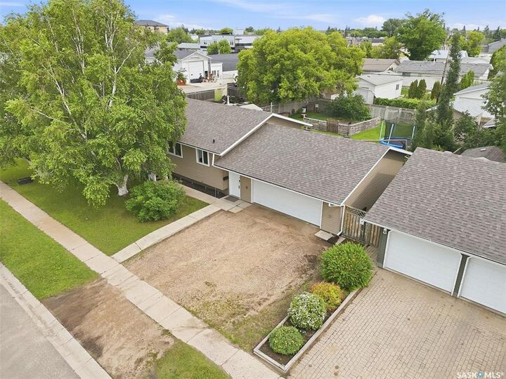 Property Photo: 418 North Railway Street SK S0K 4S0