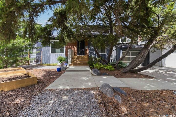 Property Photo:  1329 14th Street E  SK S7H 0A6 