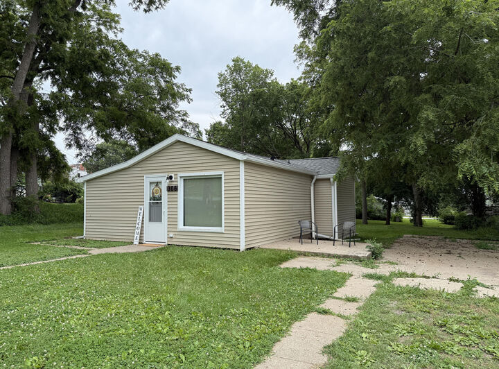 Property Photo:  306 Filmore  Street  IA 51652 