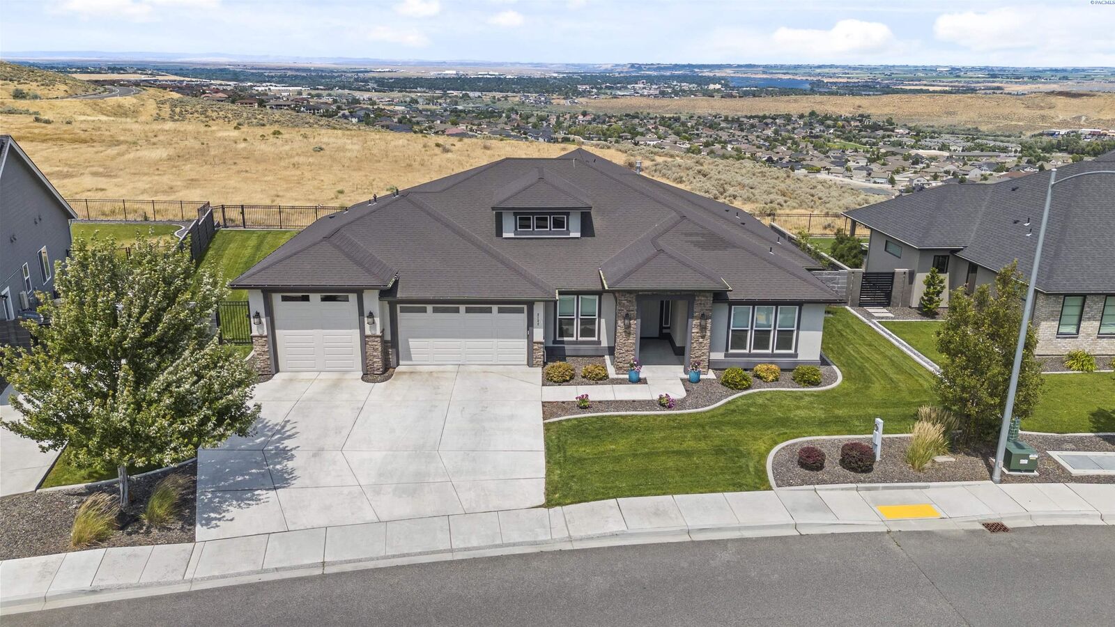 Property Photo:  2132 Legacy Lane  WA 99352 