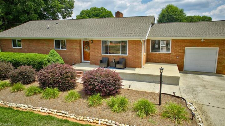 Property Photo: 4010 Kernersville Road NC 27107