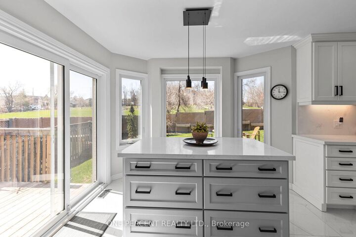Property Photo: 1 Dixon Court ON L4N 7H1