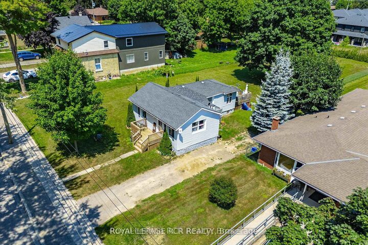 Property Photo:  240 Egremont Street N  ON N0G 2L2 