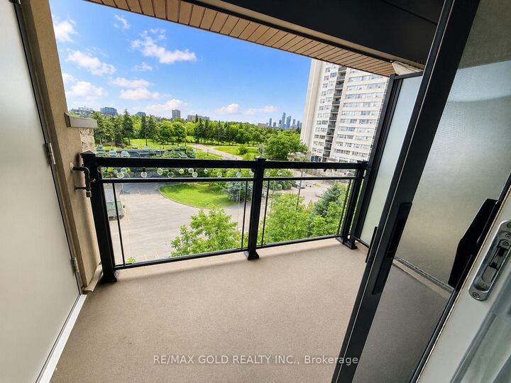 Photo de la propriété:  570 Lolita Gardens 442  ON L5A 0A1 